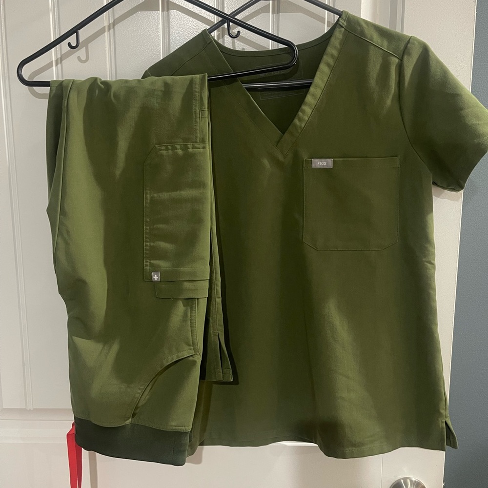 Xsmall figs olive green scrub set